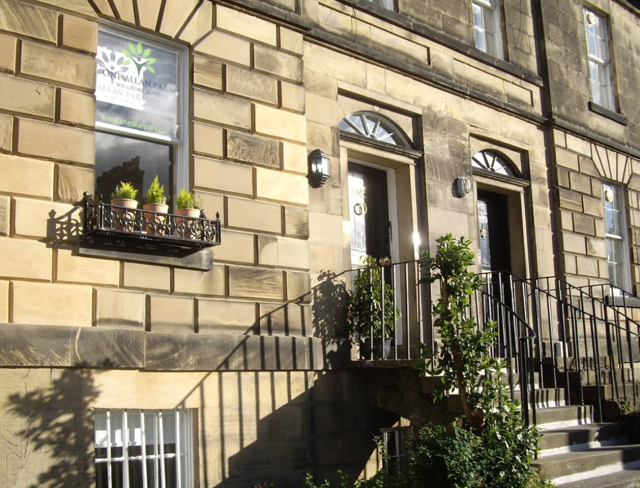 3-Bed Georgian Townhouse Next to Wellbeing Clinic in 1A Allan Park, Stirling FK8 2QG - Property image 41 - VivreStays