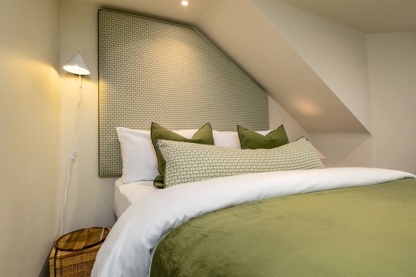 3-Bed Georgian Townhouse Next to Wellbeing Clinic in 1A Allan Park, Stirling FK8 2QG - Property image 35 - VivreStays