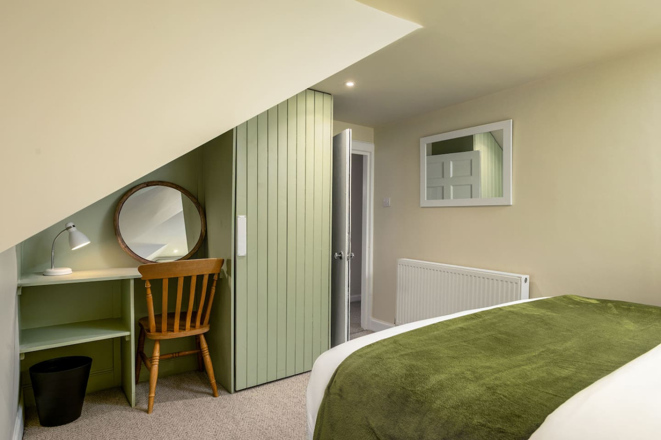3-Bed Georgian Townhouse Next to Wellbeing Clinic in 1A Allan Park, Stirling FK8 2QG - Property image 32 - VivreStays
