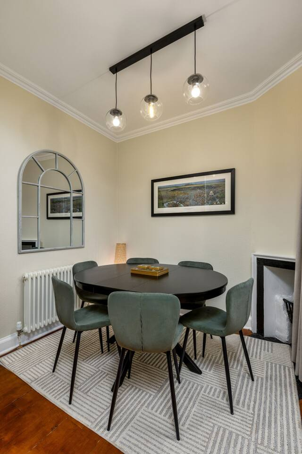 3-Bed Georgian Townhouse Next to Wellbeing Clinic in 1A Allan Park, Stirling FK8 2QG - Property image 6 - VivreStays