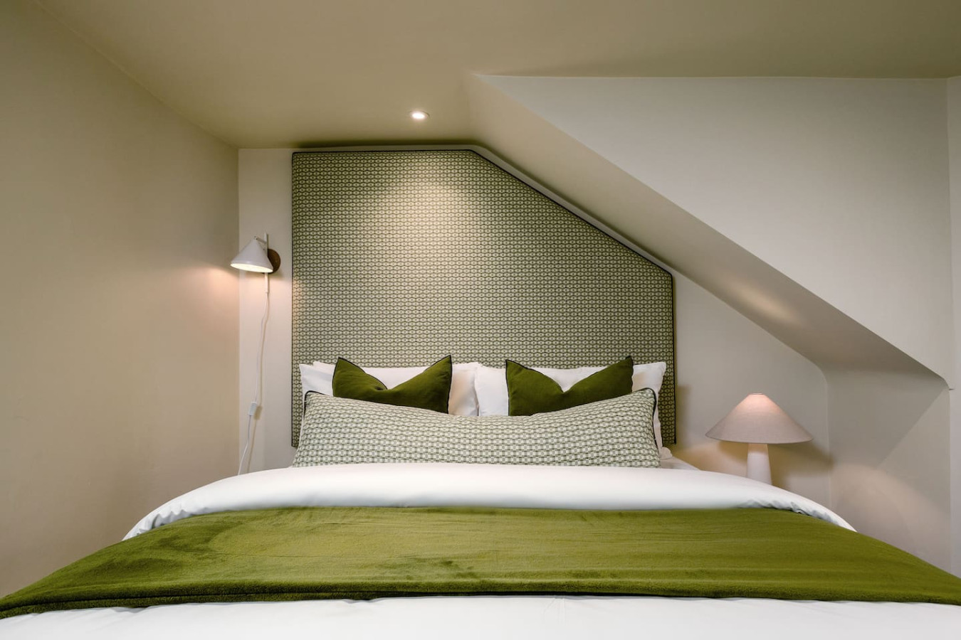3-Bed Georgian Townhouse Next to Wellbeing Clinic in 1A Allan Park, Stirling FK8 2QG - Property image 34 - VivreStays