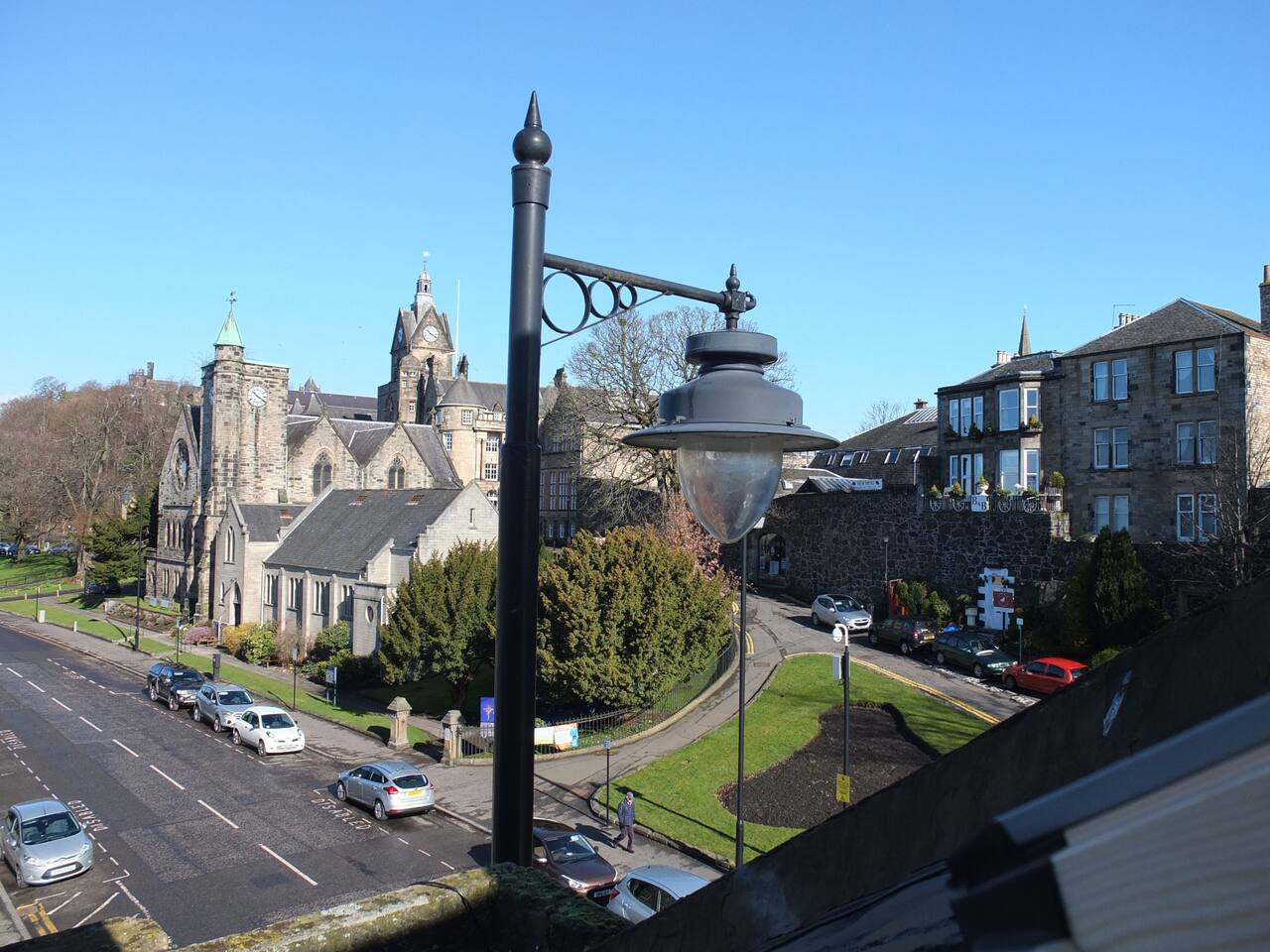 3-Bed Georgian Townhouse Next to Wellbeing Clinic in 1A Allan Park, Stirling FK8 2QG - Property image 56 - VivreStays
