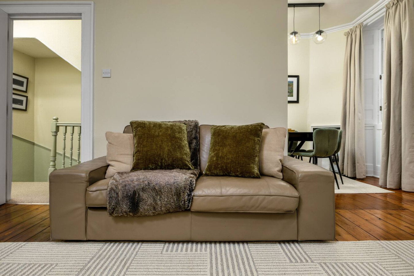 3-Bed Georgian Townhouse Next to Wellbeing Clinic in 1A Allan Park, Stirling FK8 2QG - Property image 27 - VivreStays