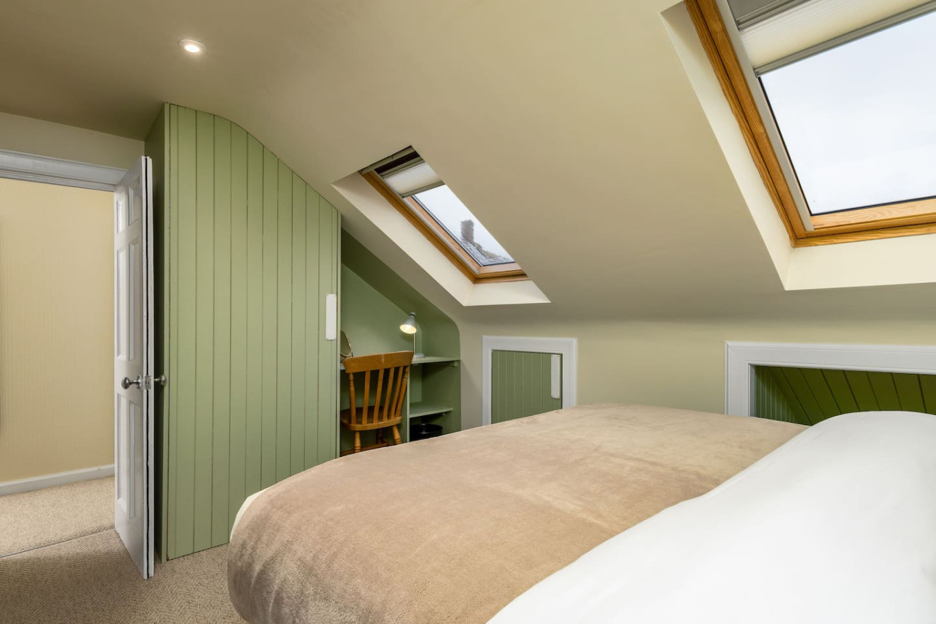 3-Bed Georgian Townhouse Next to Wellbeing Clinic in 1A Allan Park, Stirling FK8 2QG - Property image 14 - VivreStays