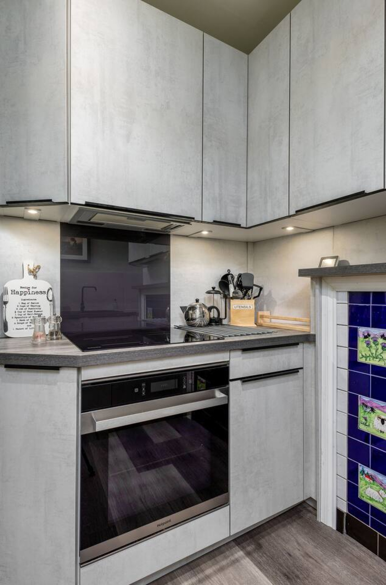 3-Bed Georgian Townhouse Next to Wellbeing Clinic in 1A Allan Park, Stirling FK8 2QG - Property image 54 - VivreStays