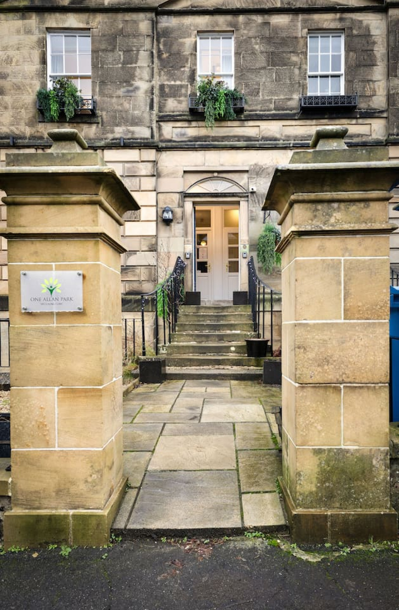3-Bed Georgian Townhouse Next to Wellbeing Clinic in 1A Allan Park, Stirling FK8 2QG - Property image 43 - VivreStays