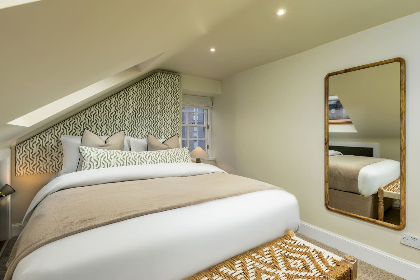 3-Bed Georgian Townhouse Next to Wellbeing Clinic in 1A Allan Park, Stirling FK8 2QG - Property image 16 - VivreStays