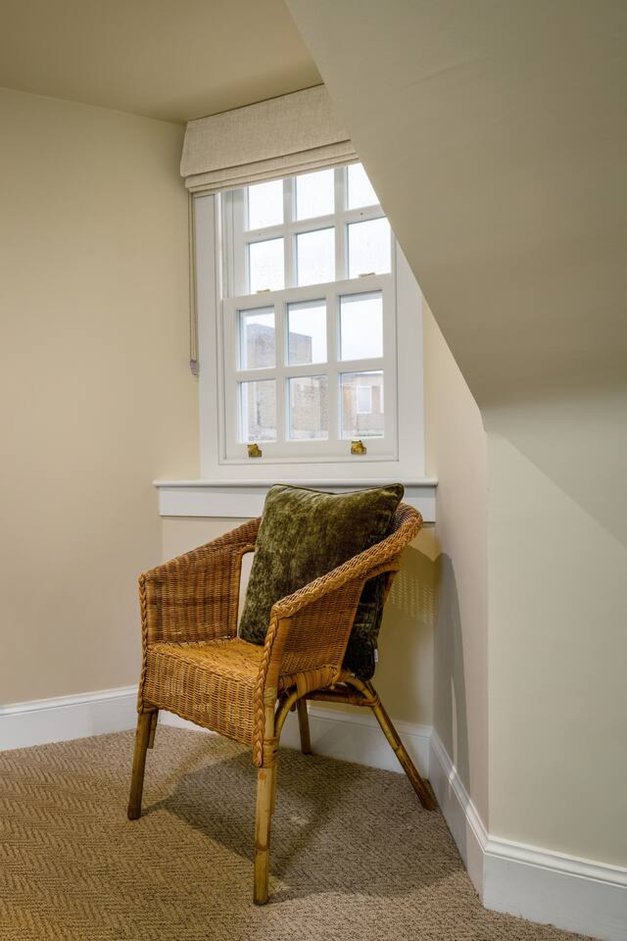 3-Bed Georgian Townhouse Next to Wellbeing Clinic in 1A Allan Park, Stirling FK8 2QG - Property image 33 - VivreStays