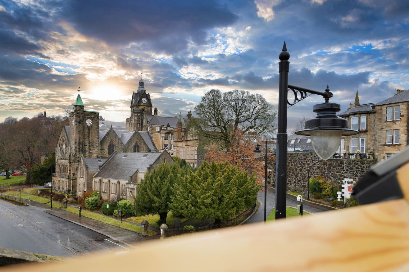 3-Bed Georgian Townhouse Next to Wellbeing Clinic in 1A Allan Park, Stirling FK8 2QG - Property image 11 - VivreStays