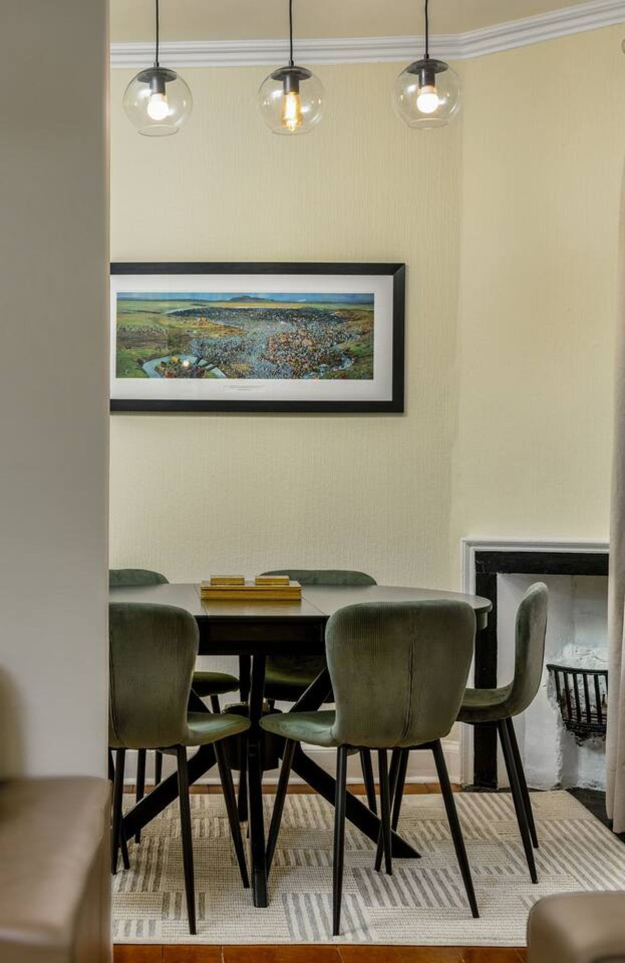3-Bed Georgian Townhouse Next to Wellbeing Clinic in 1A Allan Park, Stirling FK8 2QG - Property image 9 - VivreStays