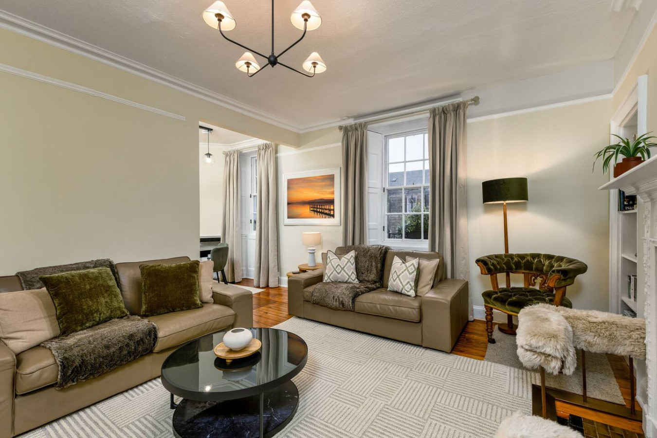 3-Bed Georgian Townhouse Next to Wellbeing Clinic in 1A Allan Park, Stirling FK8 2QG - Property image 10 - VivreStays