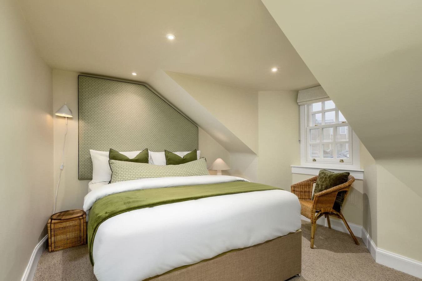 3-Bed Georgian Townhouse Next to Wellbeing Clinic in 1A Allan Park, Stirling FK8 2QG - Property image 5 - VivreStays
