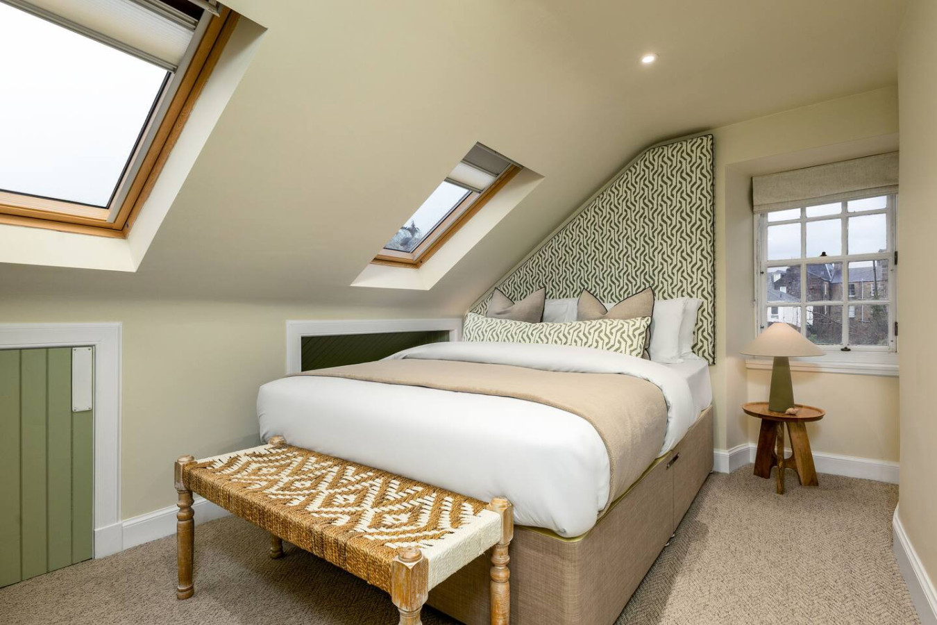 3-Bed Georgian Townhouse Next to Wellbeing Clinic in 1A Allan Park, Stirling FK8 2QG - Property image 4 - VivreStays