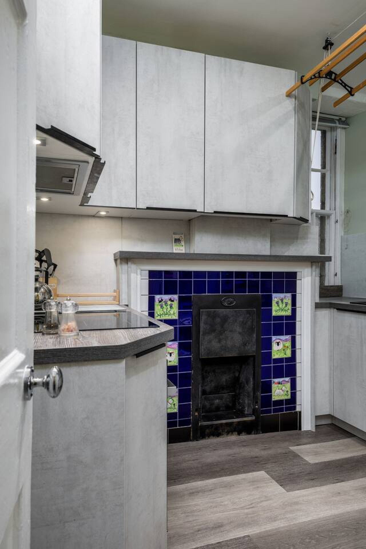 3-Bed Georgian Townhouse Next to Wellbeing Clinic in 1A Allan Park, Stirling FK8 2QG - Property image 50 - VivreStays