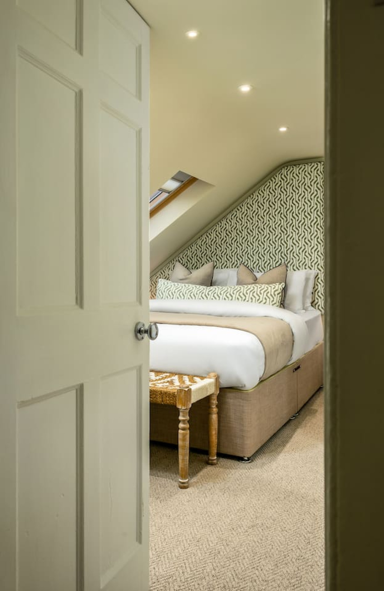 3-Bed Georgian Townhouse Next to Wellbeing Clinic in 1A Allan Park, Stirling FK8 2QG - Property image 28 - VivreStays