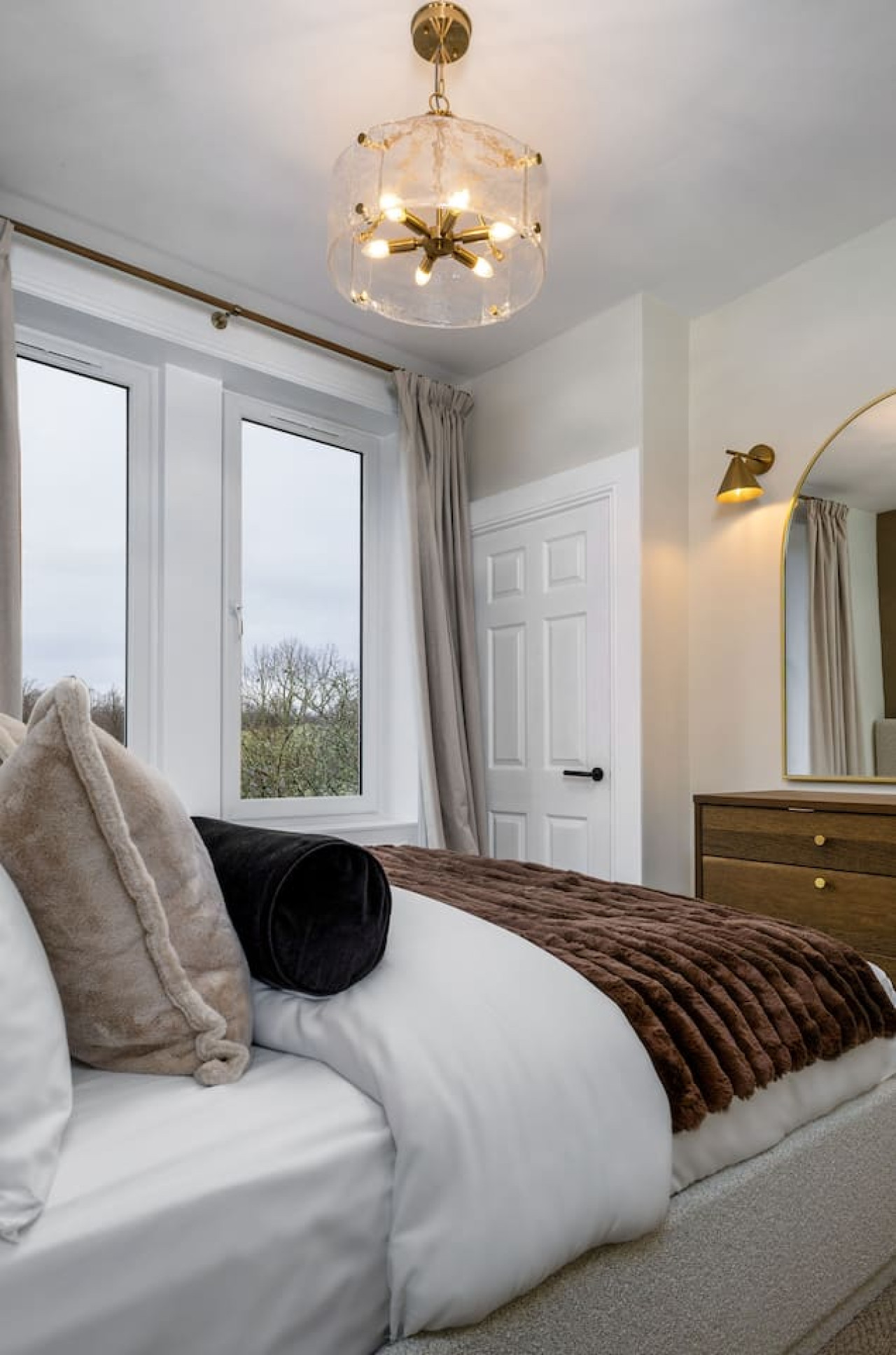 Modern 2-Bed: Castle View | Gateway to Trossachs in 10 King St, Doune FK16 6DN - Property image 13 - VivreStays
