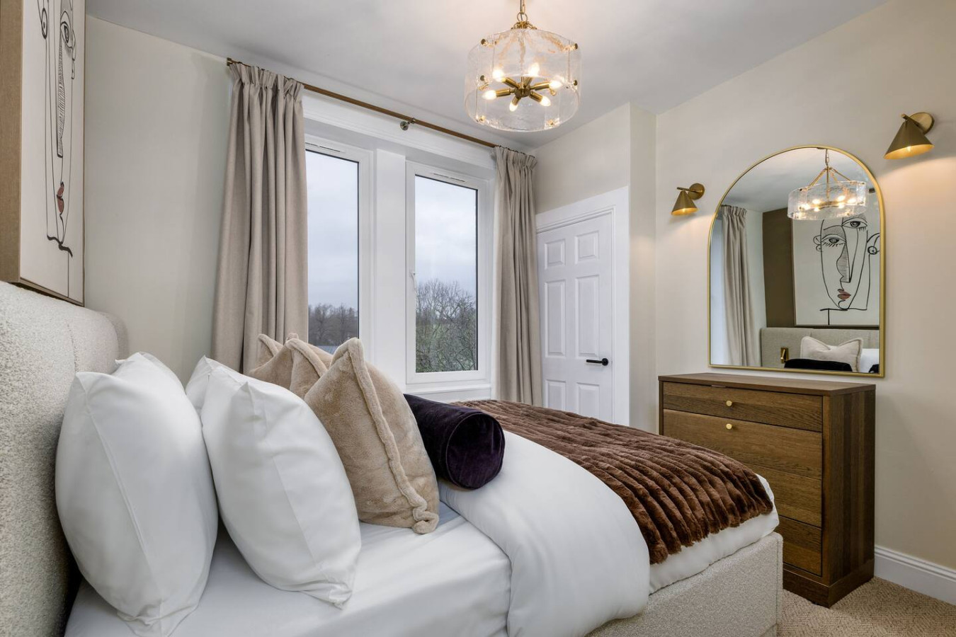 Modern 2-Bed: Castle View | Gateway to Trossachs in 10 King St, Doune FK16 6DN - Property image 4 - VivreStays