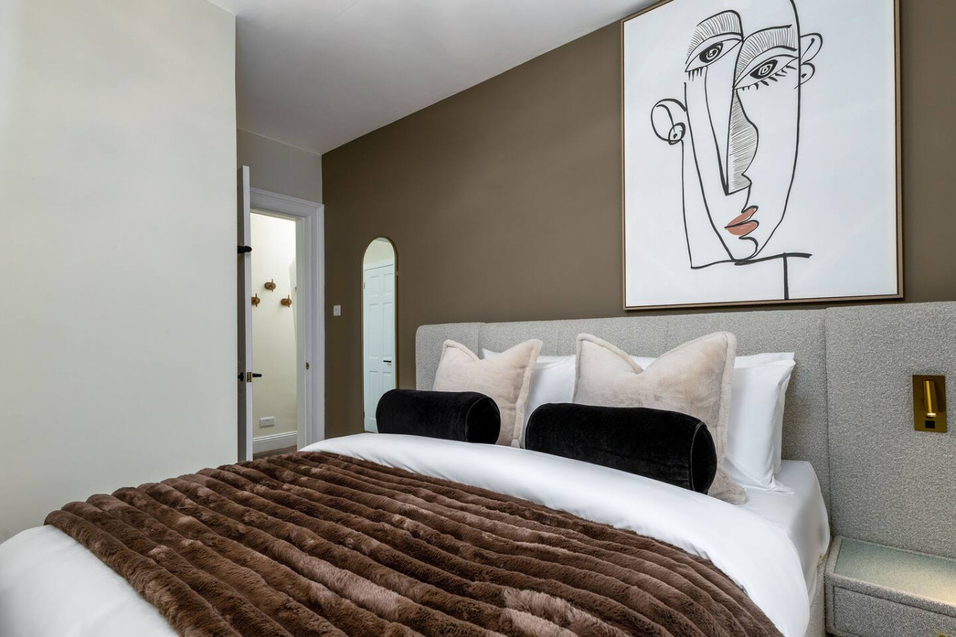 Modern 2-Bed: Castle View | Gateway to Trossachs in 10 King St, Doune FK16 6DN - Property image 15 - VivreStays