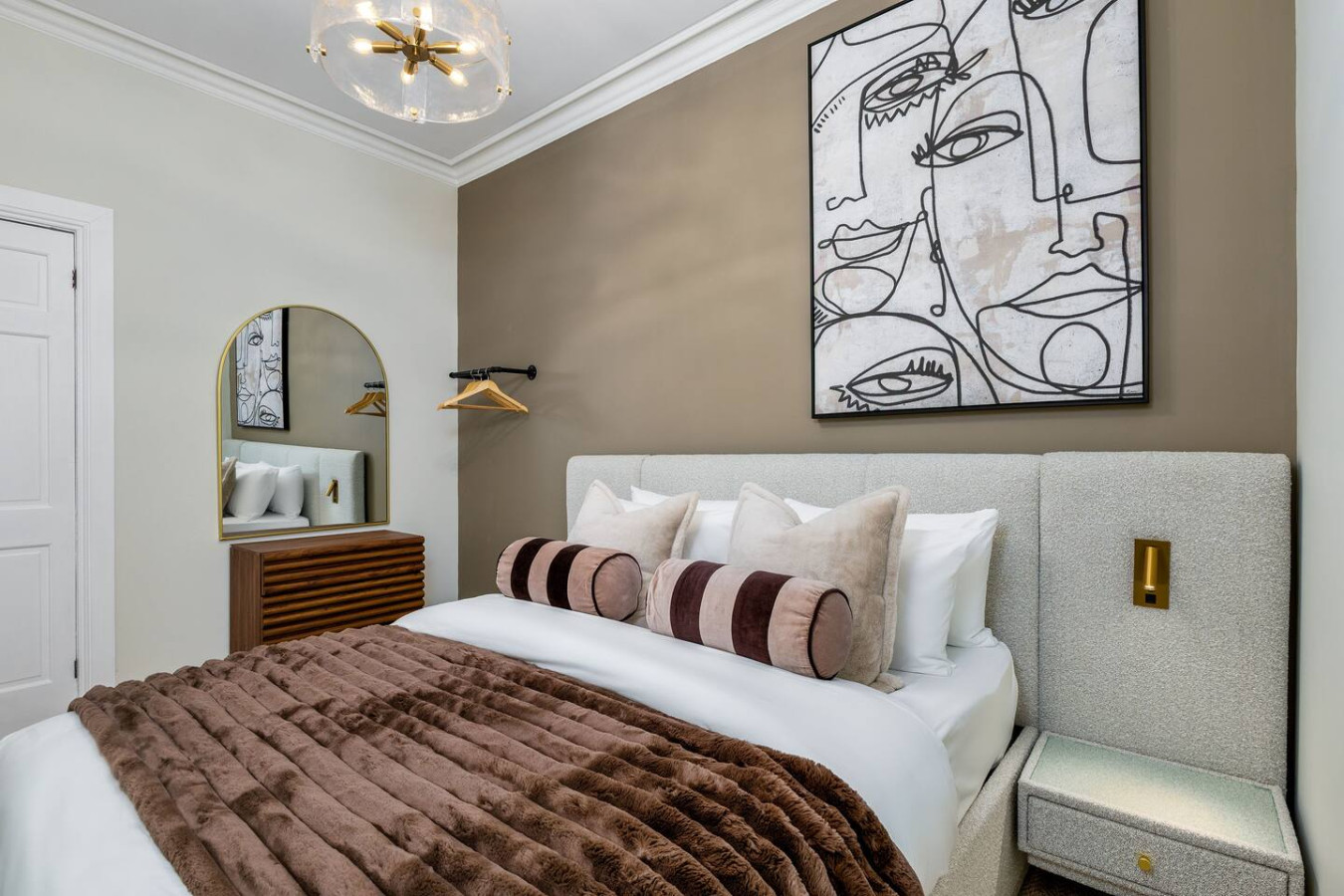 Modern 2-Bed: Castle View | Gateway to Trossachs in 10 King St, Doune FK16 6DN - Property image 6 - VivreStays
