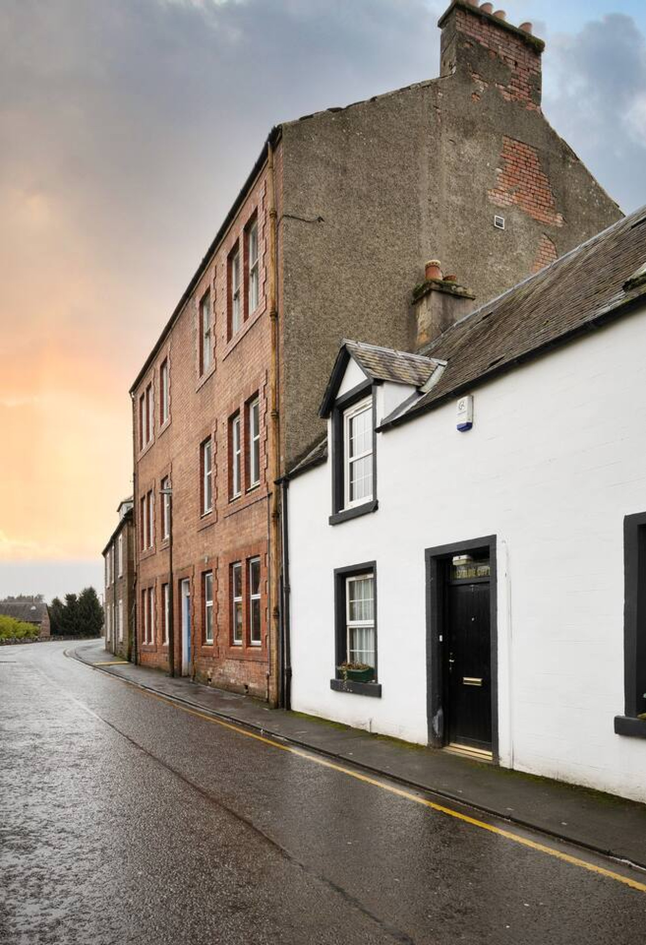 Modern 2-Bed: Castle View | Gateway to Trossachs in 10 King St, Doune FK16 6DN - Property image 33 - VivreStays
