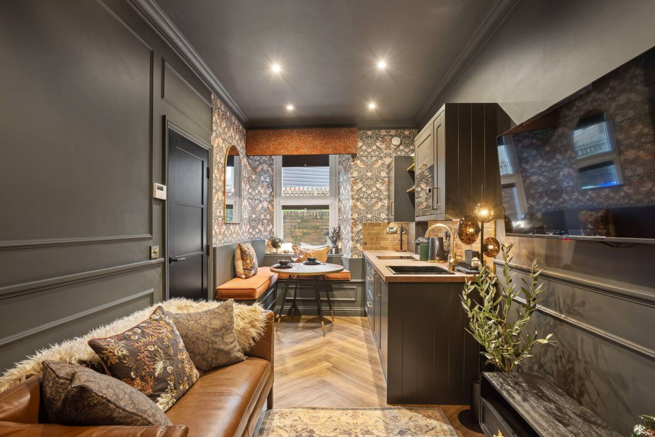 Boutique Studio Near Stirling | Free Parking in 21A Main St, Cambusbarron, Stirling, FK7 9NW - Property image 12 - VivreStays