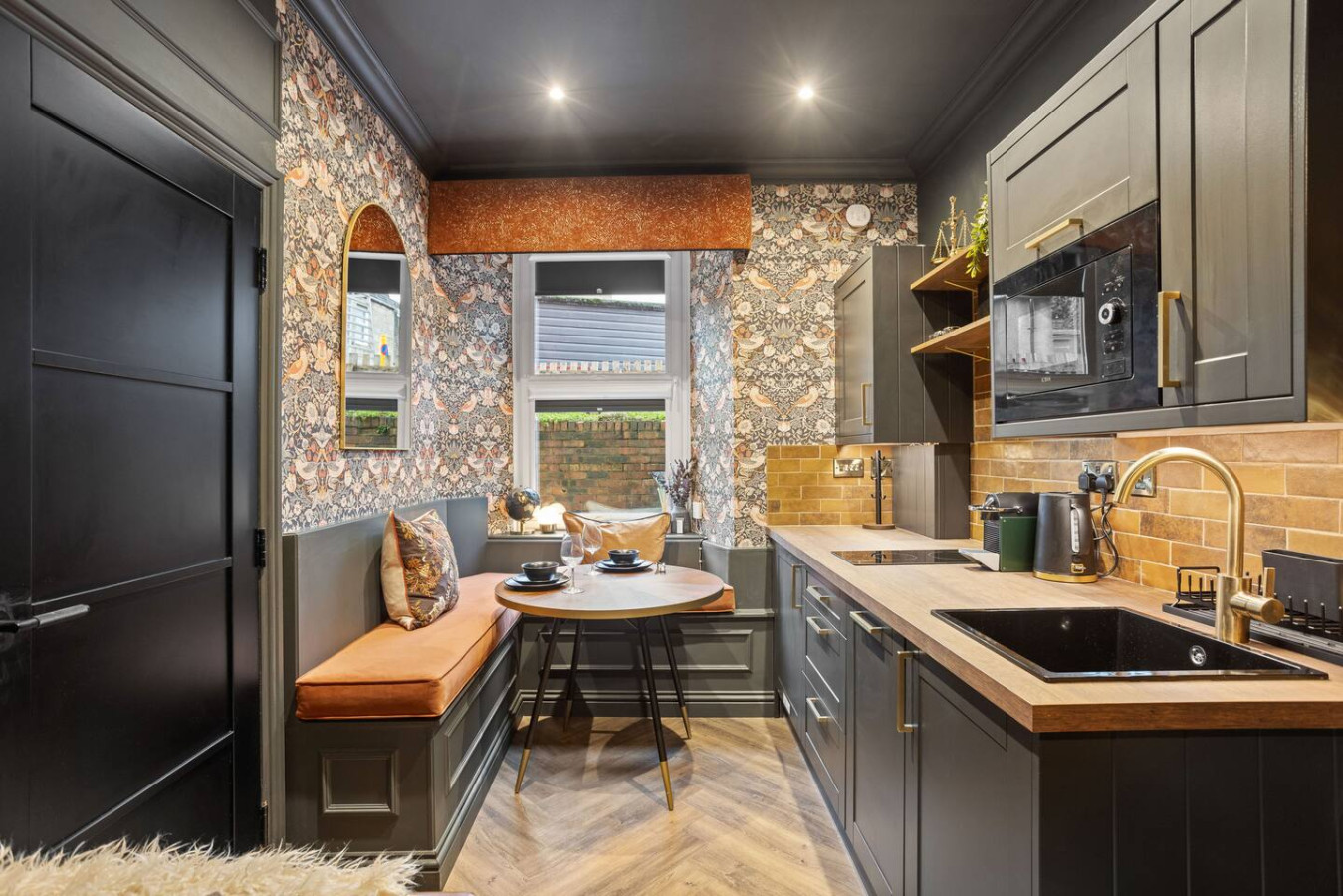 Boutique Studio Near Stirling | Free Parking in 21A Main St, Cambusbarron, Stirling, FK7 9NW - Property image 4 - VivreStays