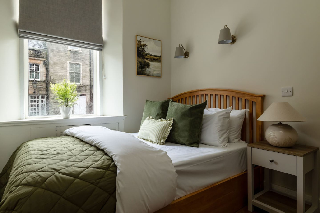 Cosy Callander 1 Bed | Wood Burner & Free Parking in 3A Cross Street, Callander, FK17 8EA - Property image 3 - VivreStays