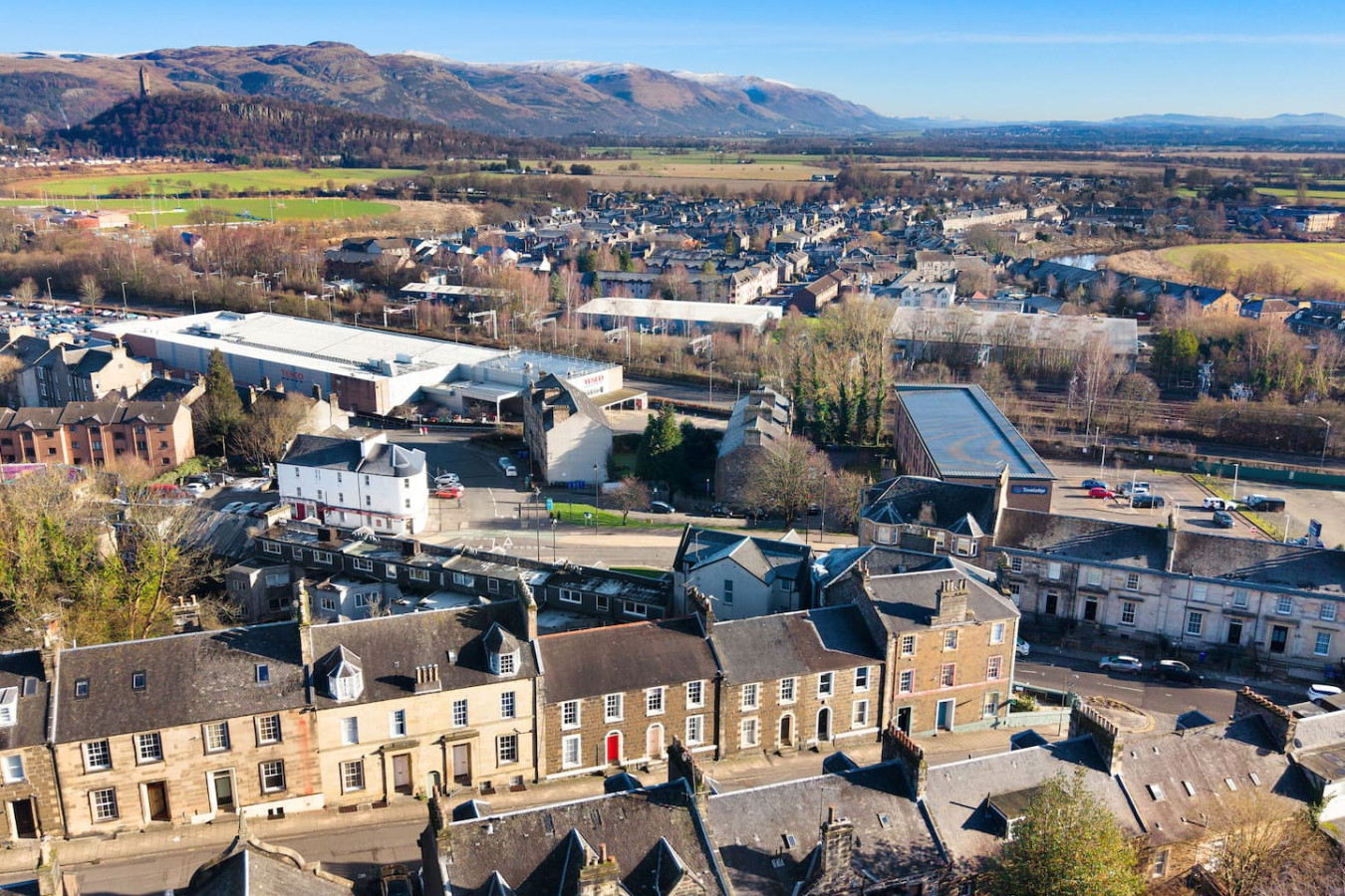 Elegant 3-Bed Flat | Near Free Parking & Hill View in 4C Queen Street. FK8 1HN - Property image 41 - VivreStays