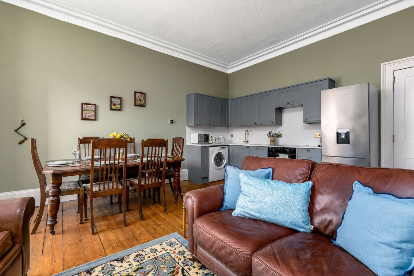Elegant 3-Bed Flat | Near Free Parking & Hill View in 4C Queen Street. FK8 1HN - Property image 8 - VivreStays