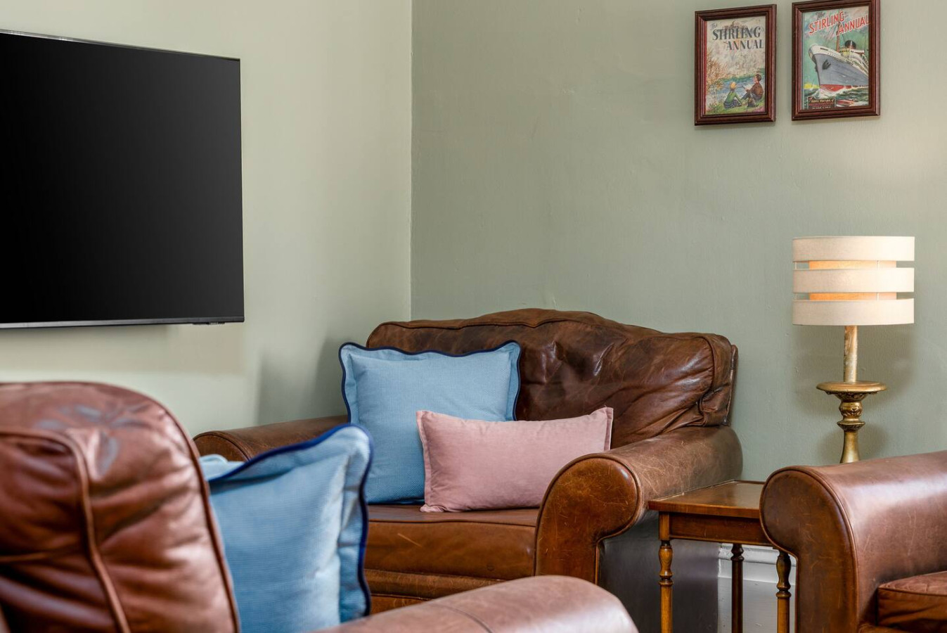 Elegant 3-Bed Flat | Near Free Parking & Hill View in 4C Queen Street. FK8 1HN - Property image 10 - VivreStays