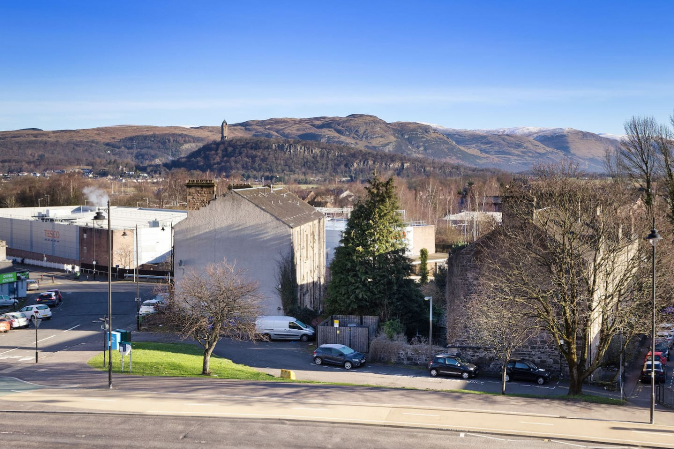 Elegant 3-Bed Flat | Near Free Parking & Hill View in 4C Queen Street. FK8 1HN - Property image 46 - VivreStays