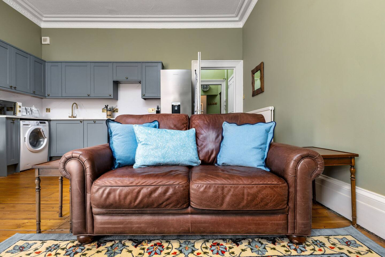 Elegant 3-Bed Flat | Near Free Parking & Hill View in 4C Queen Street. FK8 1HN - Property image 9 - VivreStays