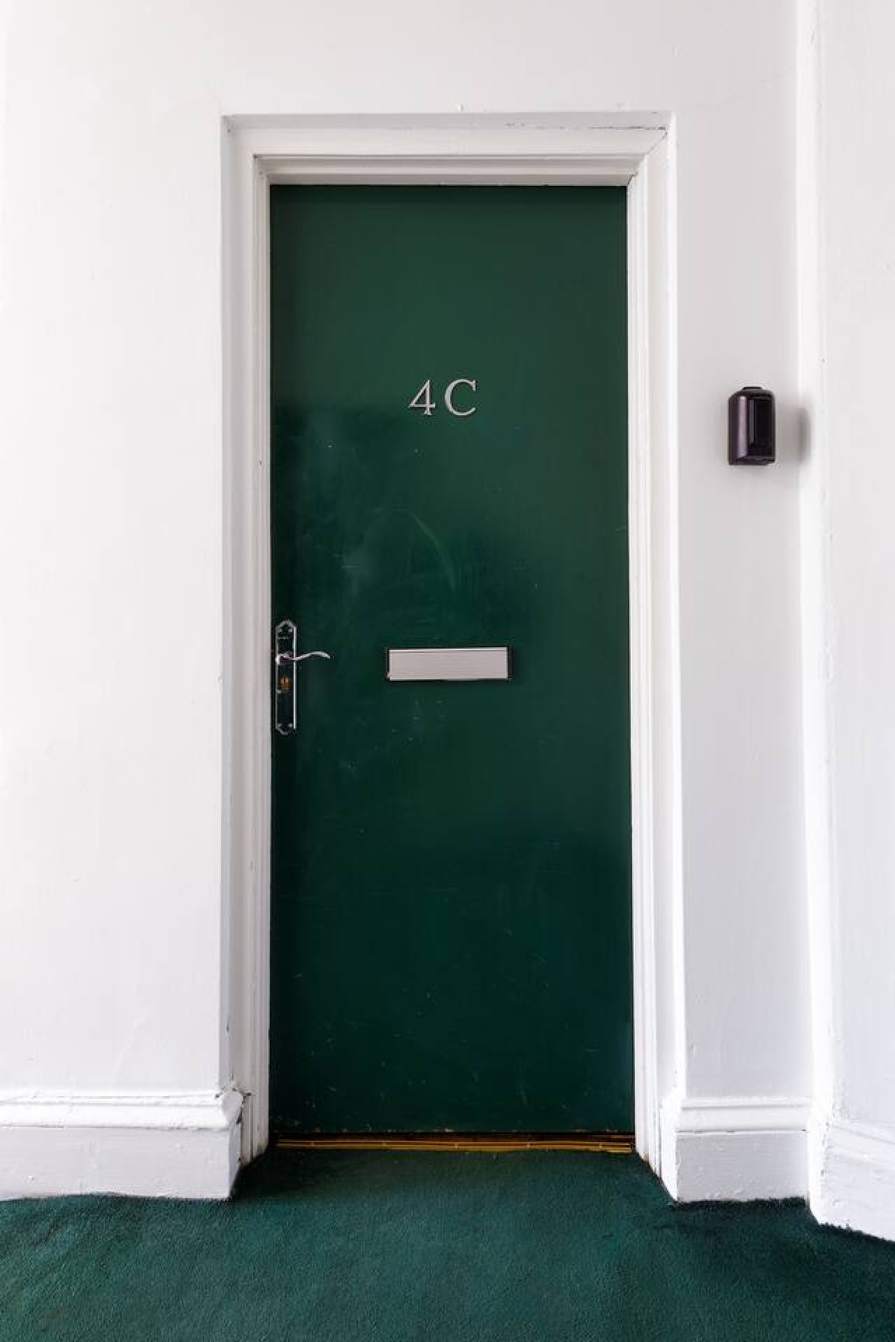 Elegant 3-Bed Flat | Near Free Parking & Hill View in 4C Queen Street. FK8 1HN - Property image 38 - VivreStays