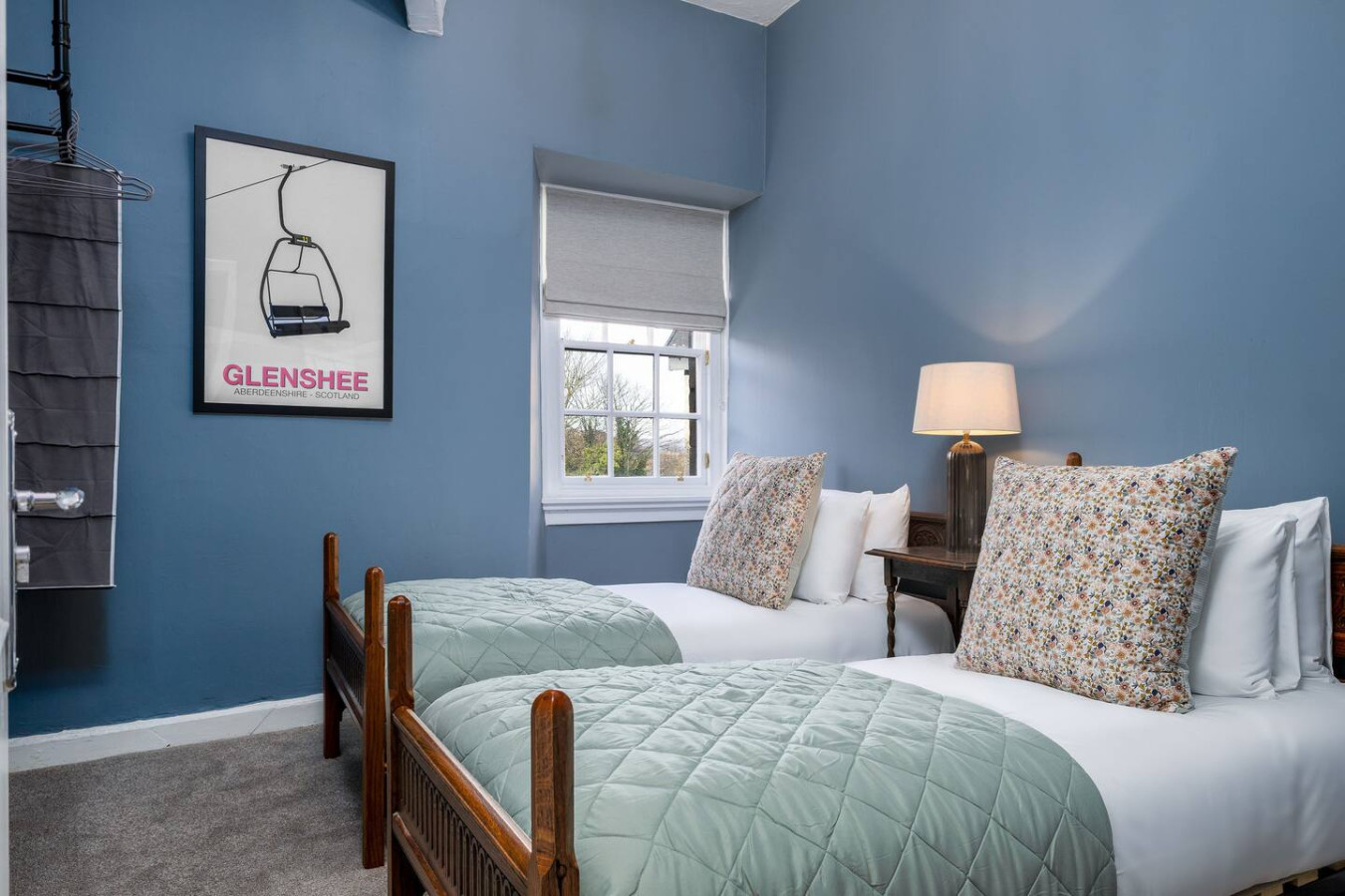 Elegant 3-Bed Flat | Near Free Parking & Hill View in 4C Queen Street. FK8 1HN - Property image 6 - VivreStays