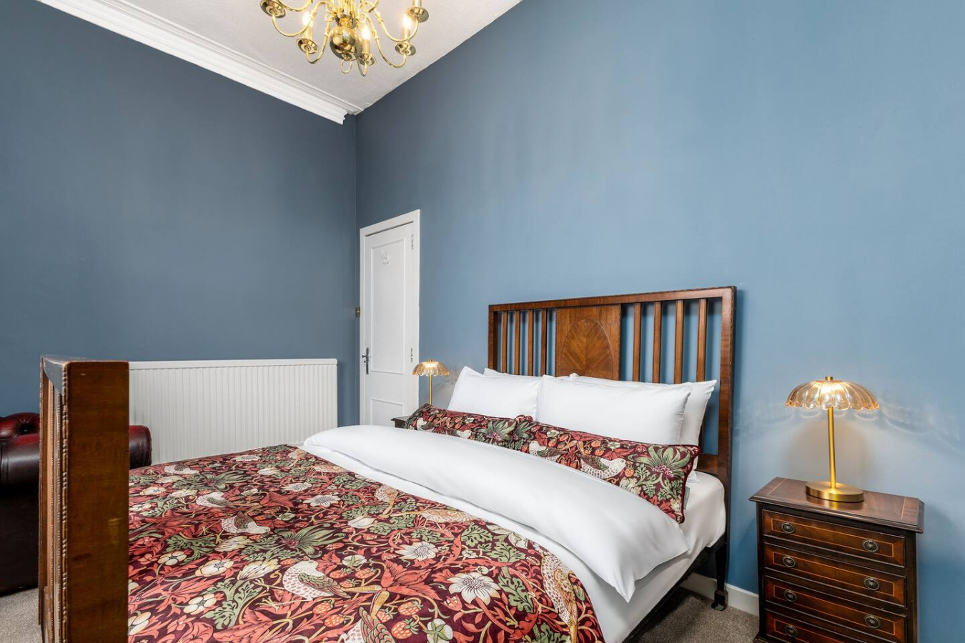 Elegant 3-Bed Flat | Near Free Parking & Hill View in 4C Queen Street. FK8 1HN - Property image 20 - VivreStays