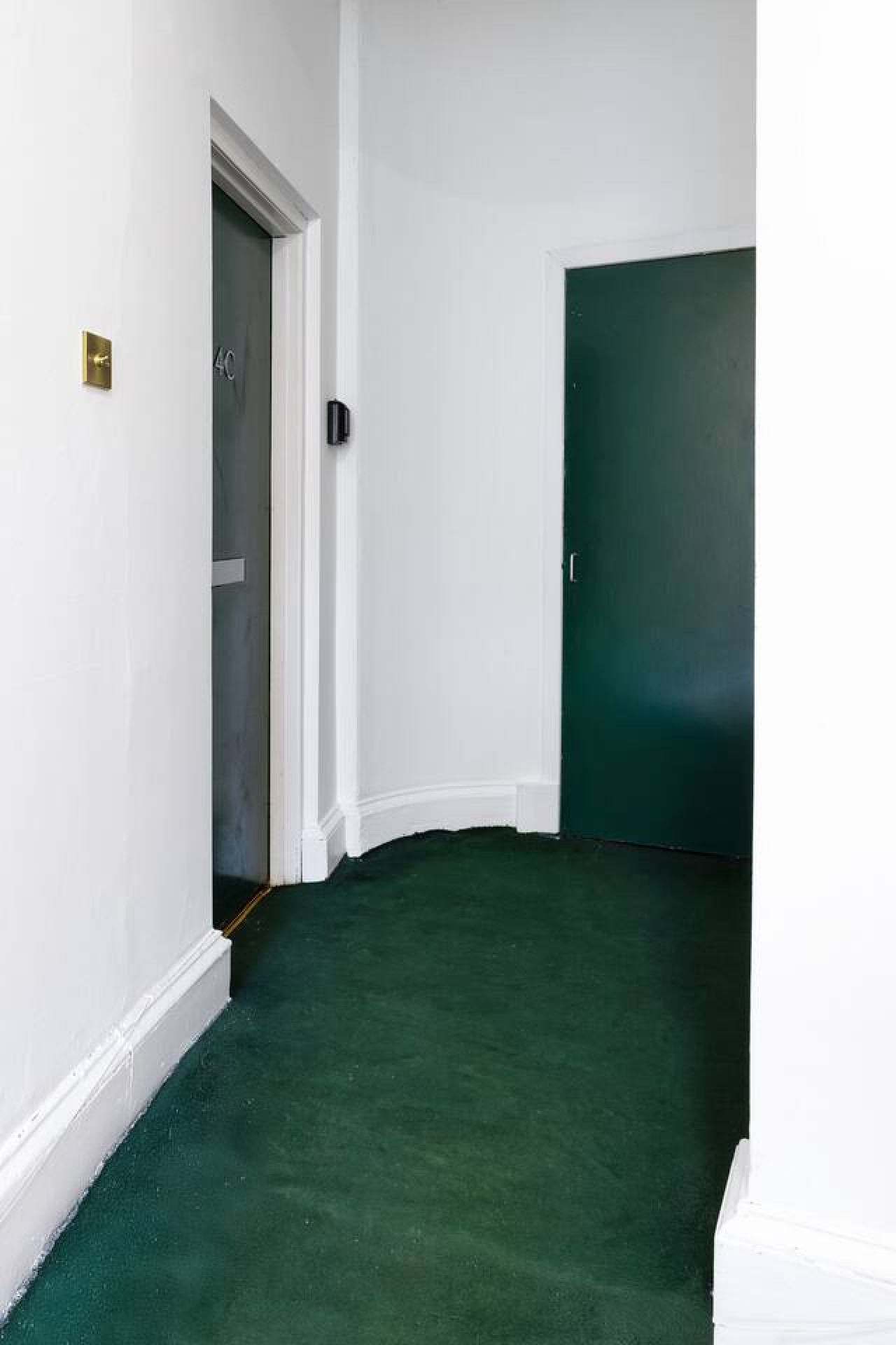 Elegant 3-Bed Flat | Near Free Parking & Hill View in 4C Queen Street. FK8 1HN - Property image 39 - VivreStays