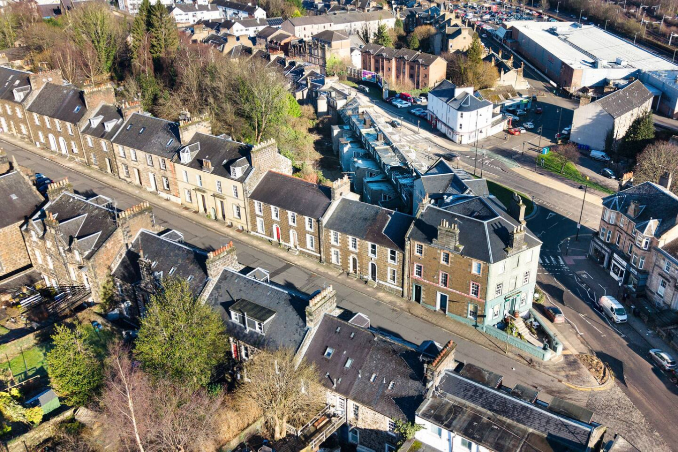 Elegant 3-Bed Flat | Near Free Parking & Hill View in 4C Queen Street. FK8 1HN - Property image 42 - VivreStays