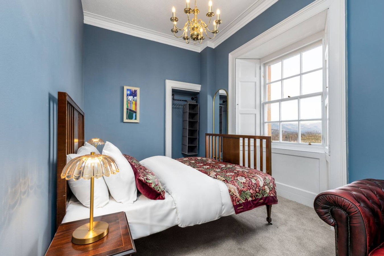Elegant 3-Bed Flat | Near Free Parking & Hill View in 4C Queen Street. FK8 1HN - Property image 4 - VivreStays