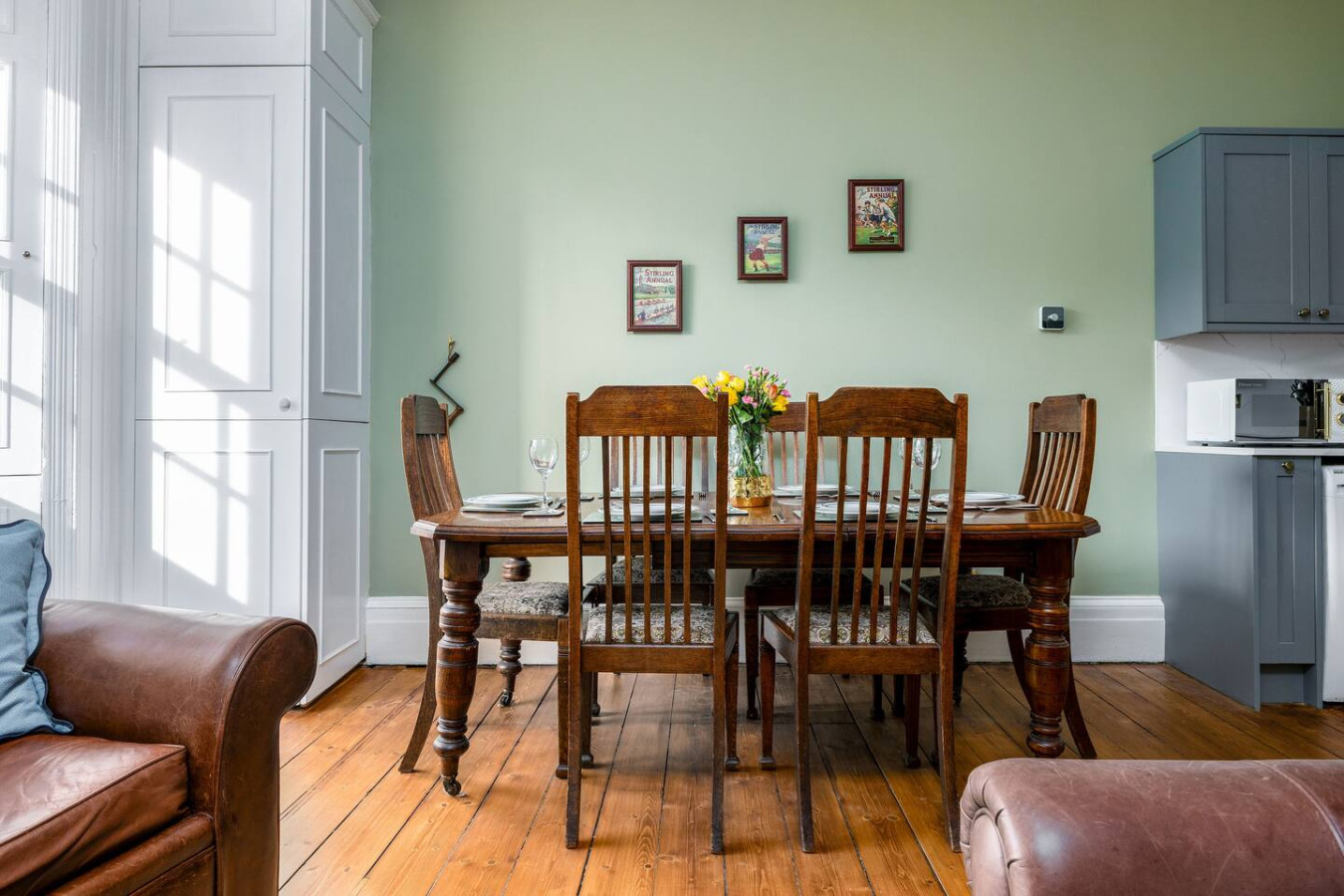 Elegant 3-Bed Flat | Near Free Parking & Hill View in 4C Queen Street. FK8 1HN - Property image 11 - VivreStays