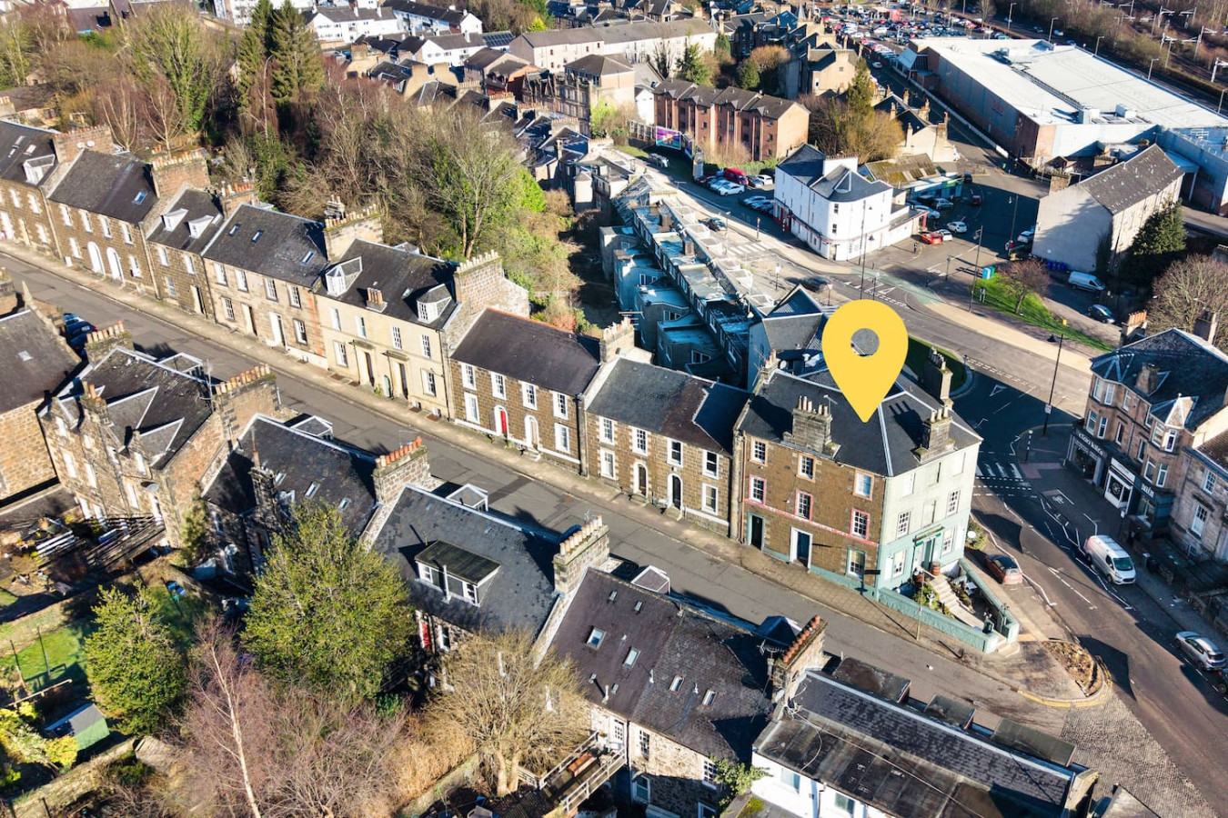 Elegant 3-Bed Flat | Near Free Parking & Hill View in 4C Queen Street. FK8 1HN - Property image 40 - VivreStays