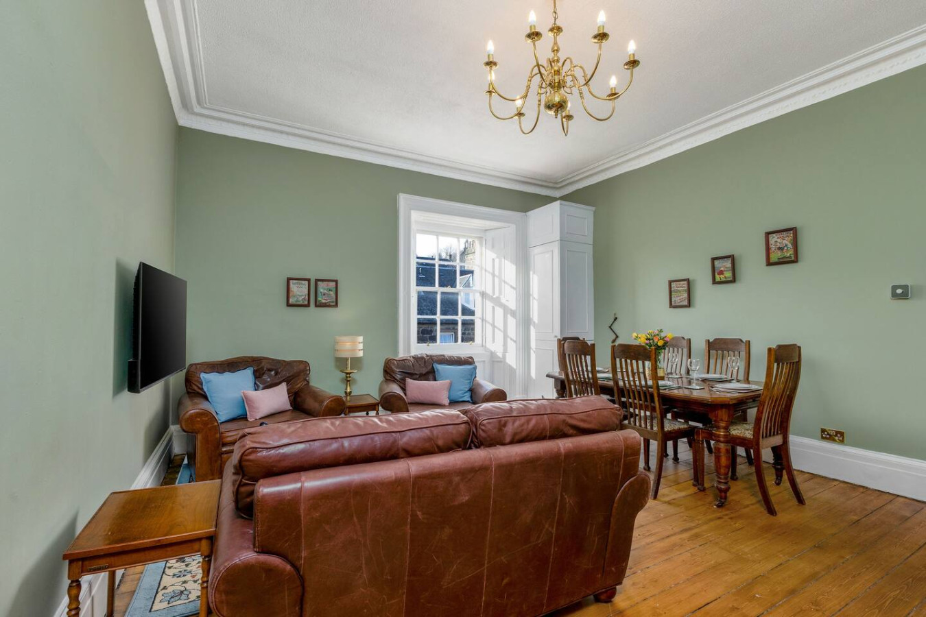 Elegant 3-Bed Flat | Near Free Parking & Hill View in 4C Queen Street. FK8 1HN - Property image 7 - VivreStays
