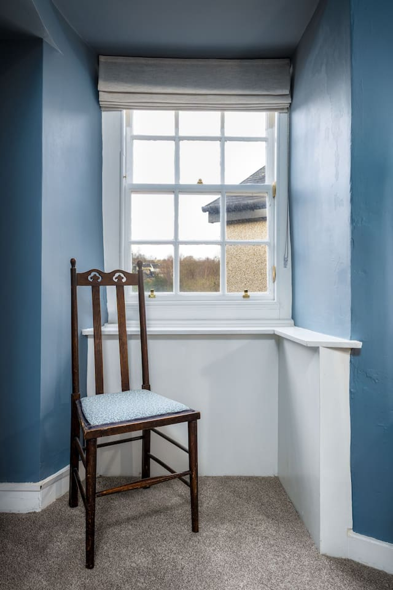 Elegant 3-Bed Flat | Near Free Parking & Hill View in 4C Queen Street. FK8 1HN - Property image 32 - VivreStays