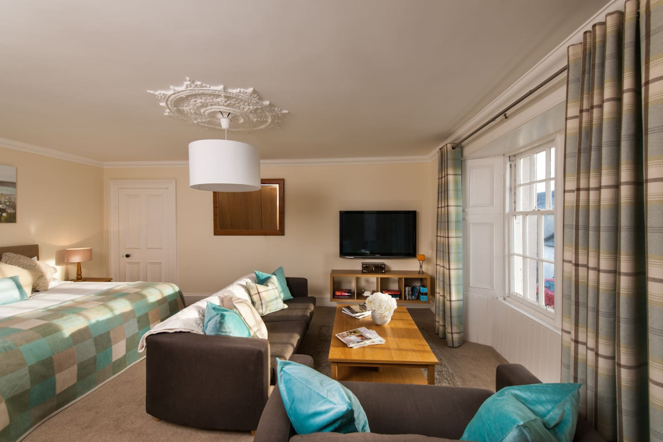 Thornhill House - Historic 5 bed 5 ensuite in 29 Main Street, Thornhill - Property image 15 - VivreStays