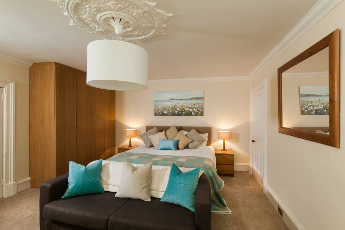 Thornhill House - Historic 5 bed 5 ensuite in 29 Main Street, Thornhill - Property image 12 - VivreStays