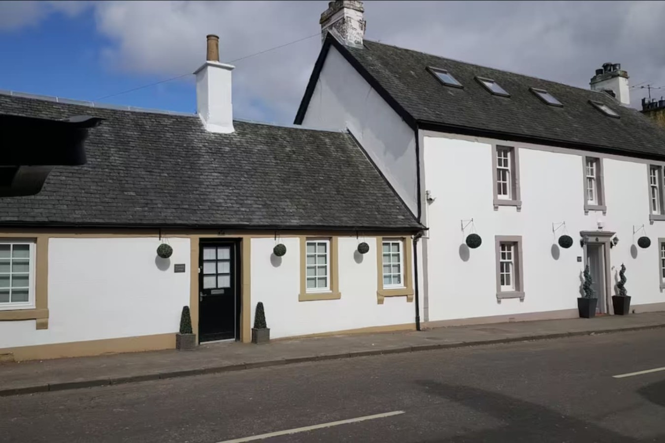 Thornhill House&Lodge-Historic Inn- 11bed +10bath in Crown Hotel, 29 Main Street - Property image 4 - VivreStays