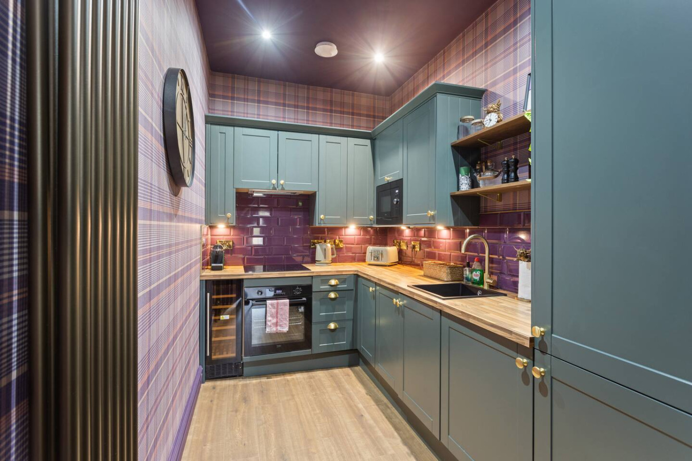 Stylish Scottish 3-Bed | Heart of Stirling in 16C King Street, Stirling, FK81AY - Property image 4 - VivreStays