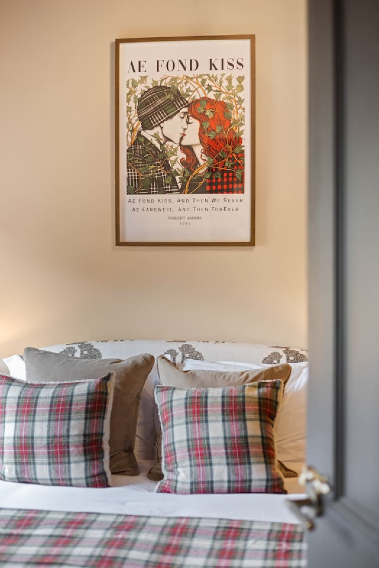 Stylish Scottish 3-Bed | Heart of Stirling in 16C King Street, Stirling, FK81AY - Property image 22 - VivreStays