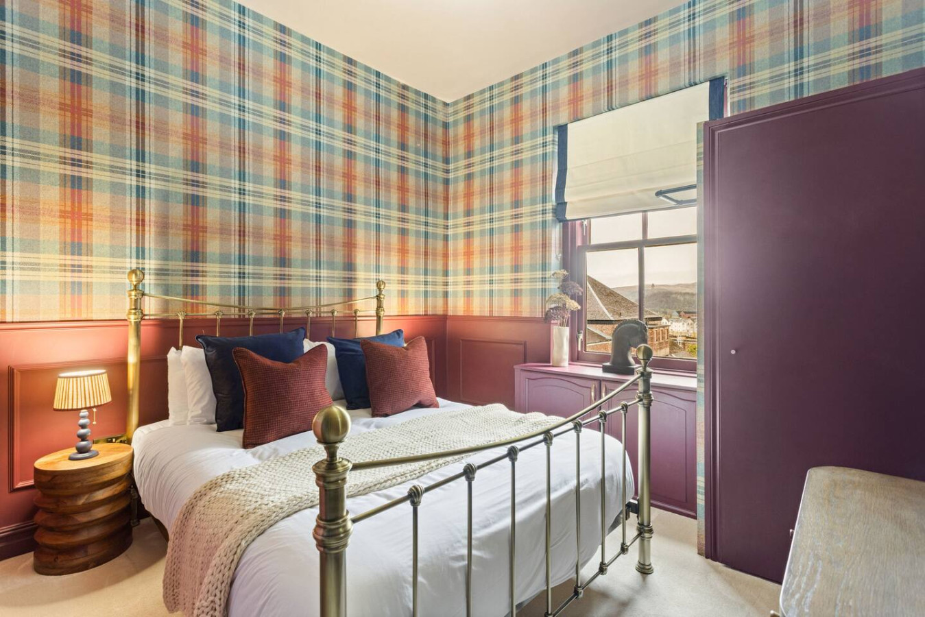 Stylish Scottish 3-Bed | Heart of Stirling in 16C King Street, Stirling, FK81AY - Property image 15 - VivreStays