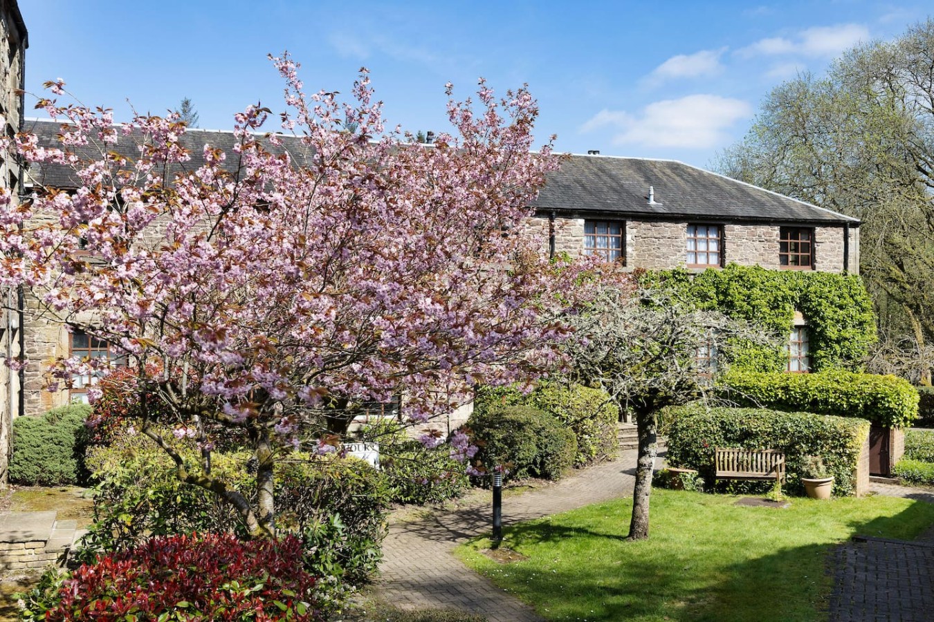 Mill Court Escape & Swimming Pool in 3 Mill Court, FK159JZ - Property image 30 - VivreStays