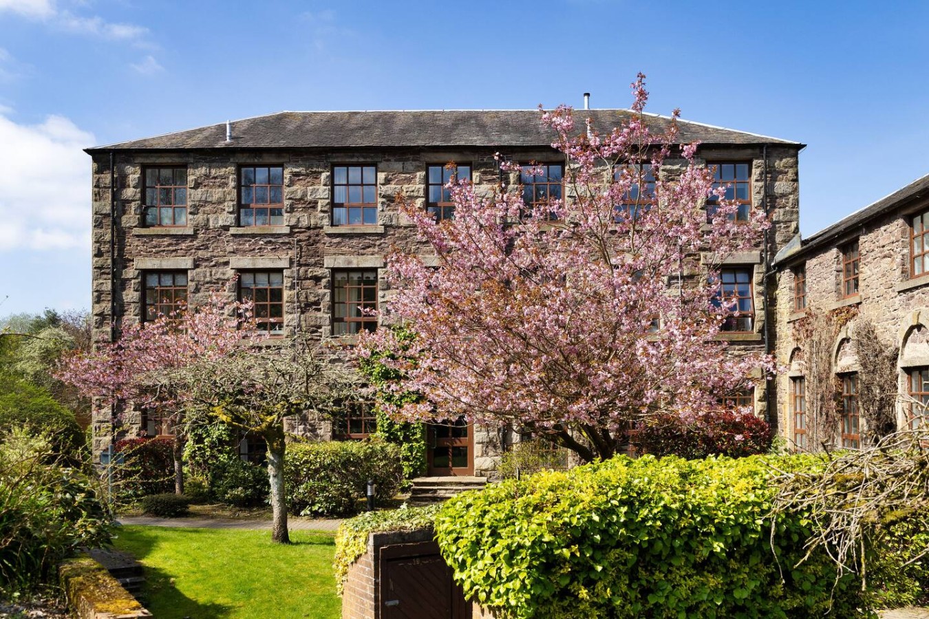 Mill Court Escape & Swimming Pool in 3 Mill Court, FK159JZ - Property image 16 - VivreStays